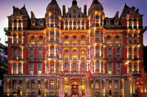 Formerly known simply as the Hyde Park Hotel, the London Mandarin is located in a perfect position for shoppers: opposite Harvey Nick's and the designer boutiques of Sloane Street, with Harrods nearby.